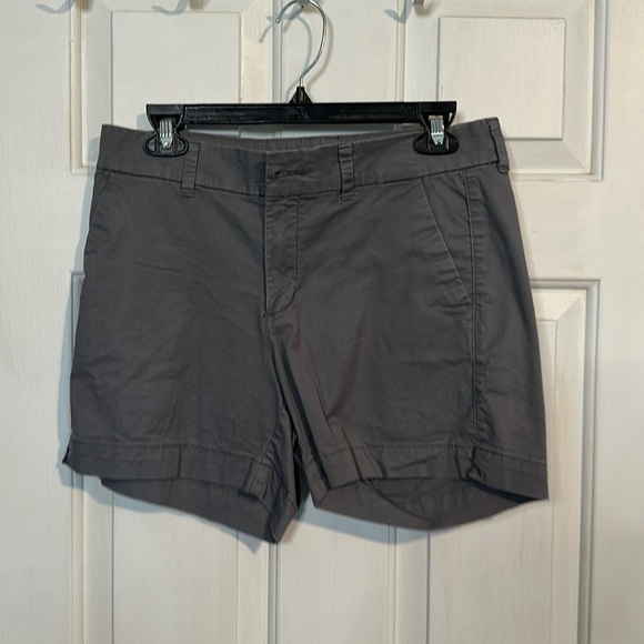 Old Navy Size 6 grey short - Picture 1 of 4